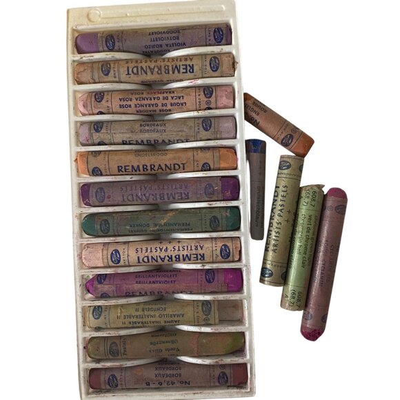 Rembrandt 15 Soft Pastels 24 Hard Pastels Yellow Metal Storage Box Artist Lot - Picture 2 of 3